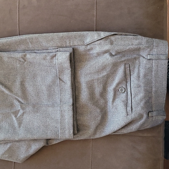 Wool look dress slacks, pleats and cuffs. - Picture 5 of 7